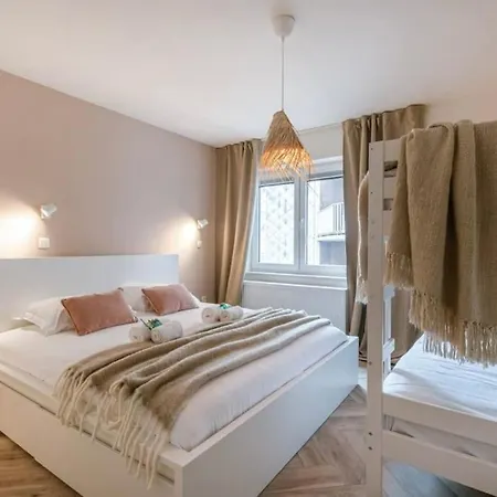 Juan - Stijlvol Met Uitzicht Op De Kaai Apartament